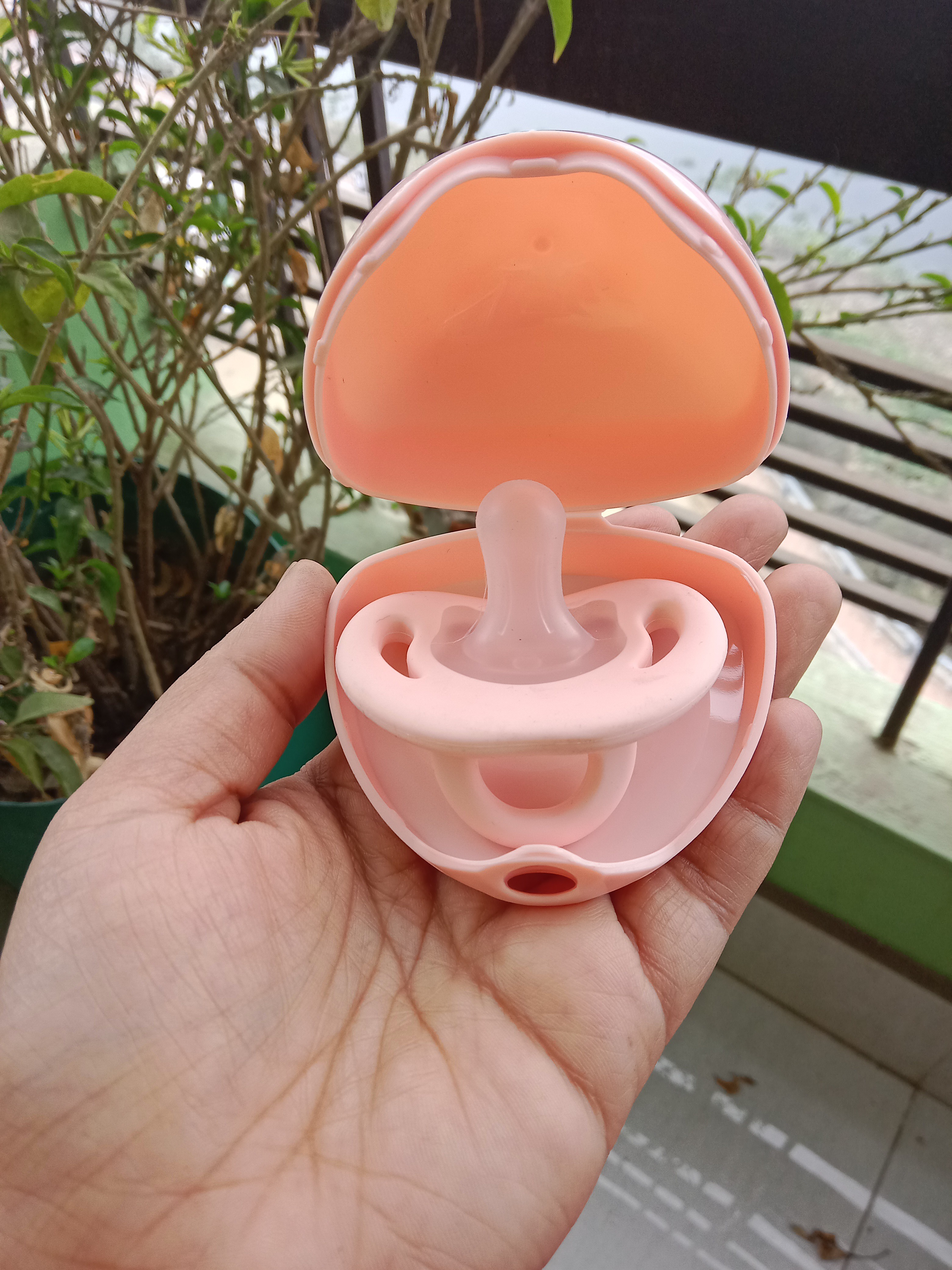 Premium Quality Silicone Baby Chusni with Case 1Pcs